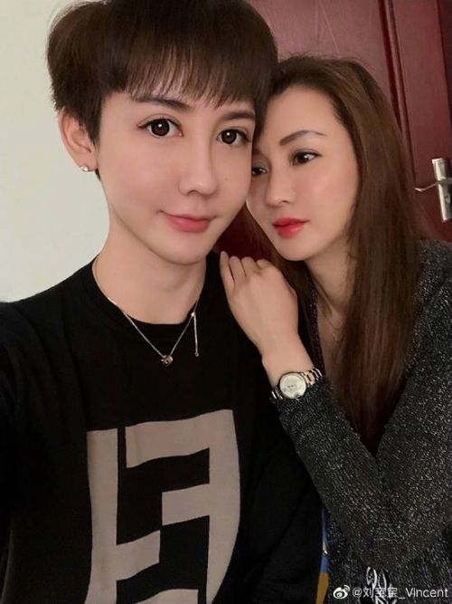 蛇精男刘梓晨久违发文 称在毁容期跟死没分别