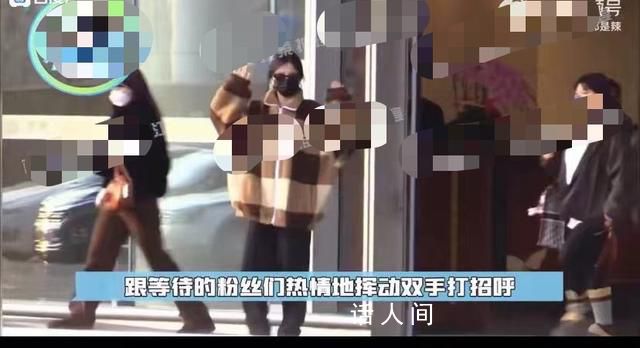 虞书欣司机应急车道上违规倒车 接着扬长场离去