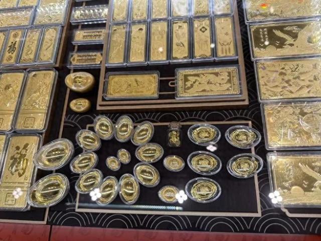 黄金饰品重回8字头