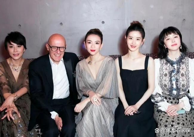 章泽天近照曝光 与梁朝伟夫妇合影 破次元壁合影引热议