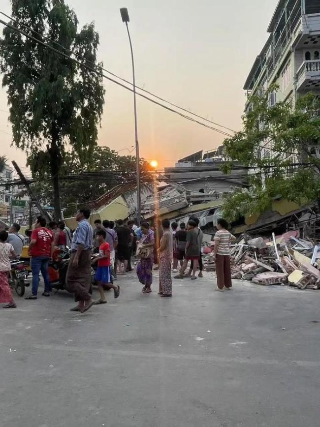 地震后缅甸人大都在马路上过夜 余震担忧持续