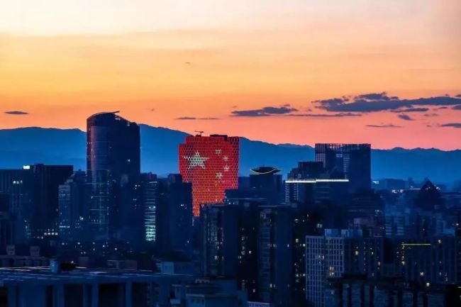 245%关税遭吐槽：再加5%才像特朗普 虚张声势黔驴技穷