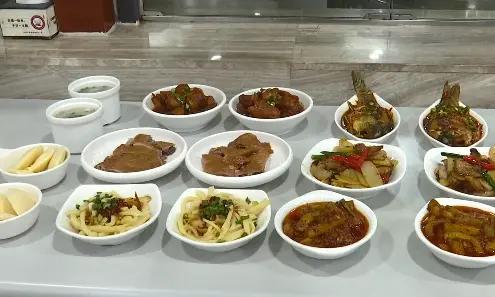 荣昌政府食堂米饭蒸了半吨多 迎接五一游客潮