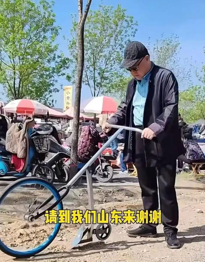 莫言回山东老家赶大集