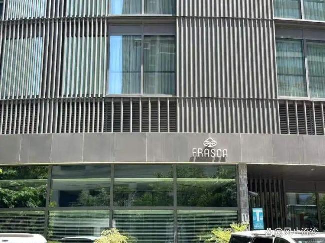 女子吃饭两瓶矿泉水被收176元 矿泉水刺客引发争议