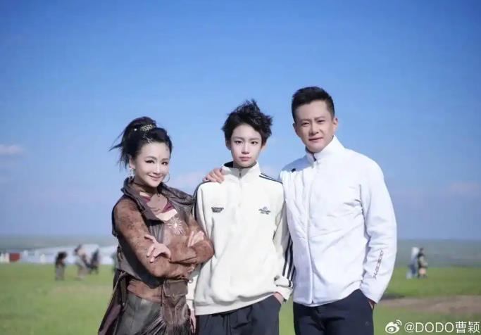 曹颖14岁儿子被赞“最帅星二代”