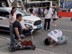 跪谢无腿父亲男生高考分公布 四百多分圆梦士官学校!(图）
