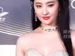 原来刘亦菲吃饭也是手机先吃 具体详细真相曝光！