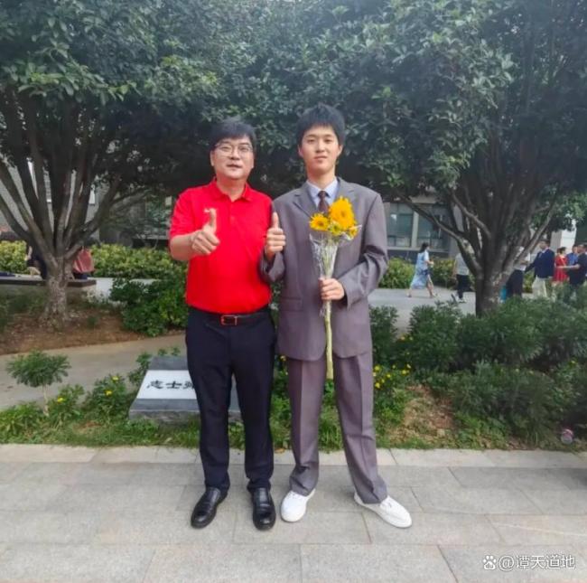 男生高考700分仍逃不过班主任批评