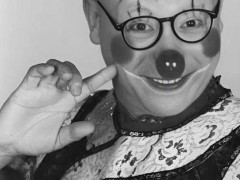 78岁艺术家舞台倒地后逝世 具体详细真相曝光!