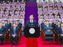 清华校长讲“开学第一课” 点燃心中热爱